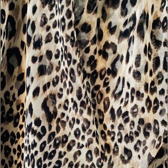 SUZY SHIER women’s leopard pattern top size small - Picture 4 of 6